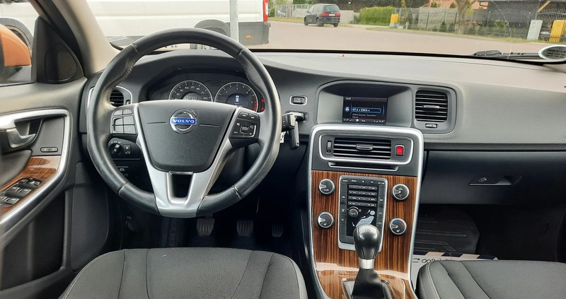 Volvo V60 cena 34800 przebieg: 244082, rok produkcji 2011 z Gogolin małe 277